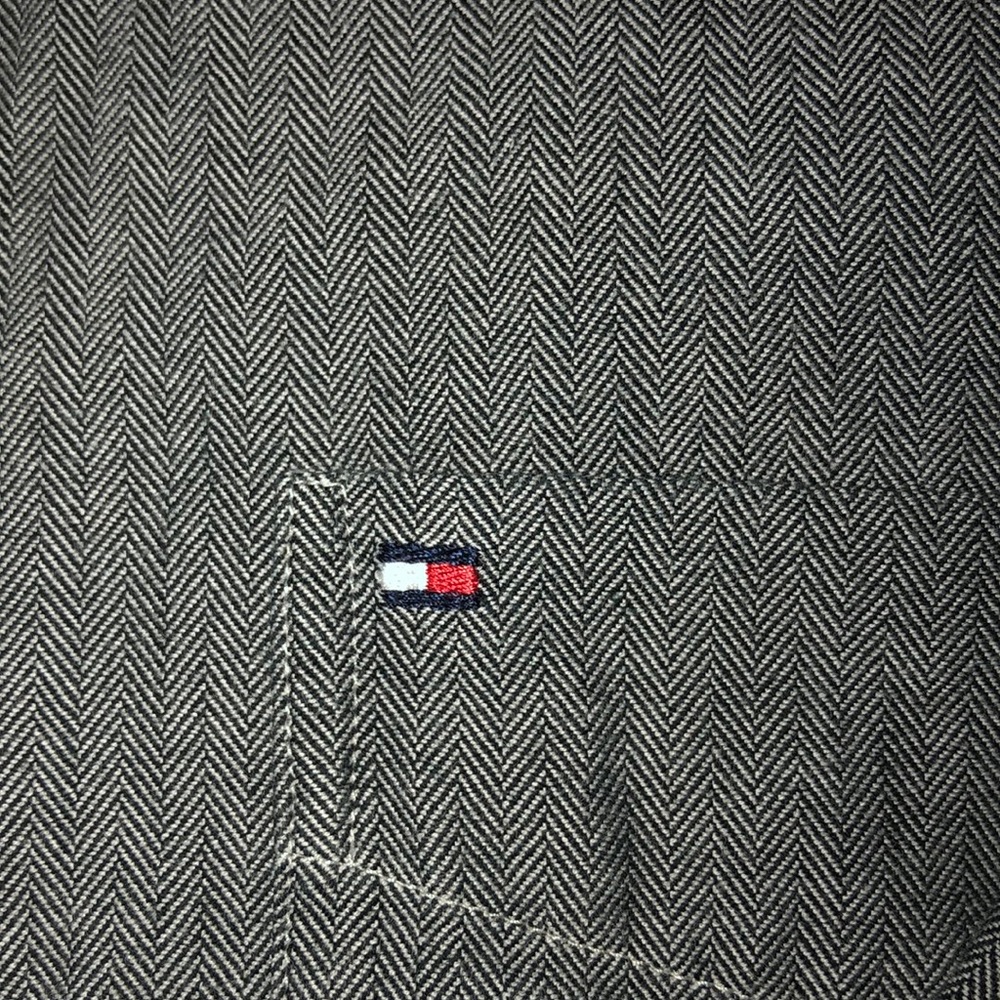 Men’s Tommy Hilfiger casual button down flannel - Picture 3 of 3